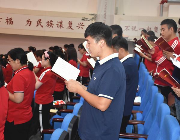 在哪里弄英雄联盟限定的皮肤，例如盲僧的龙的传人游戏画面